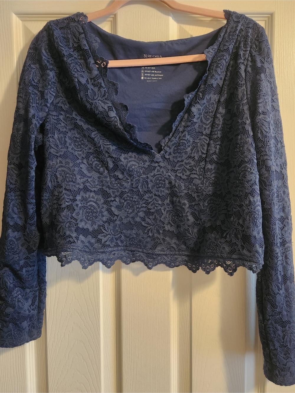 Reoria Navy Lace V-Neck Cropped Blouse